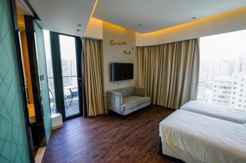 room detail thumbnail 2