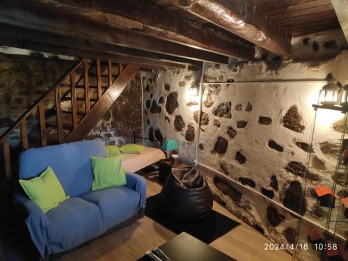 Refúgio Romântico- Casa de Xisto na Serra da Lousã (Refugio Romantico- Casa de Xisto na Serra da Lousa) in Gondramaz