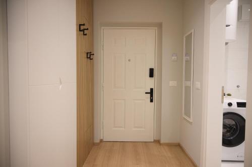 Elegant Apartment Near Wilson Square - image 3