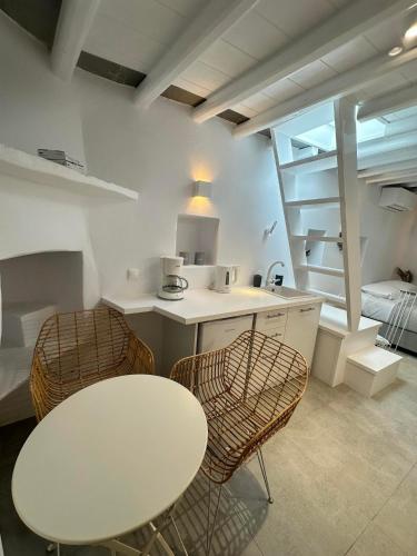 Apollonion house