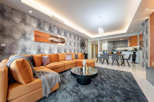 64th floor rooftop pool offering amazing Burj Khalifa views, 2BR apartment in Paramount Hotel Midtown, Dubai (foto 9)