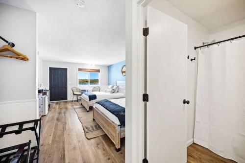 Fresh Coast Motel - image 9