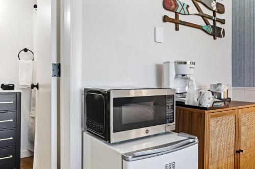 Fresh Coast Motel - image 4