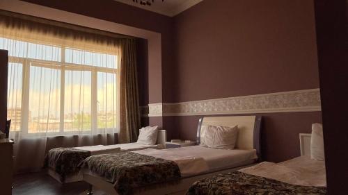 1 double bed, 2 twin beds