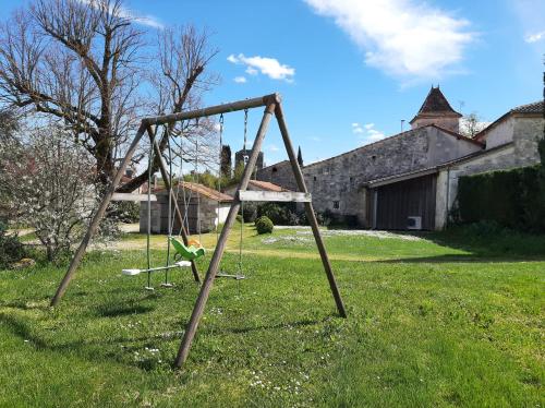 Gîte Mara des Bois - Pour 5-6 personnes - Idéalement situé pour visiter le Lot-et-Garonne - Piscine, grand jardin, terrasse avec barbecue