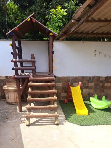Casa com piscina e muita tranquilidade in Guaratiba
