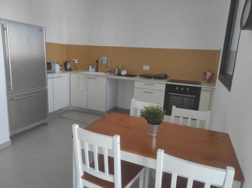 דירה אורבנית צמודה לתל השומר in Priemiestis/oro uostas