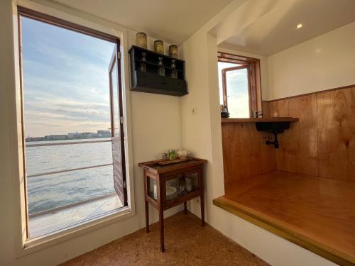 Casey's Lake View House Boat, Ámsterdam (foto 11)