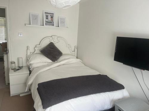 Comfortable Quiet Room in shared 3 bedroom hse Centre, Isle of Wight