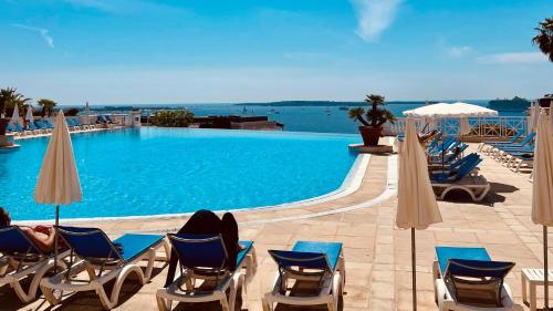 CANNES Appartement - terrasse, jardin prive, parking, piscine, climatisation