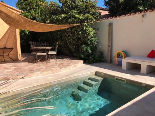 Villa provençale avec piscine à 5 minutes plage gîte à louer Les Sablettes