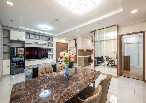 Landmark 81 and Vinhomes Riverside Residence