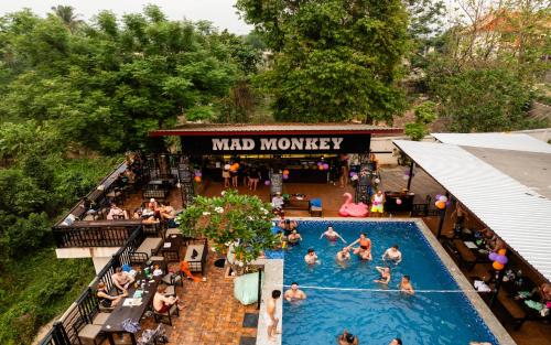 Mad Monkey Vang Vieng - Tap to explore photos
