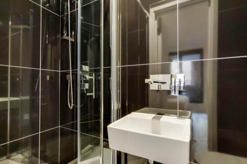 South Kensington - Point West Residences - image 11