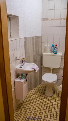 Ferienwohnung-Franziska-Wuensche-Wohnung-1 - image 9