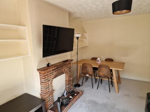 บริการและสิ่งอำนวยความสะดวก, Millmead Apartment in central Guildford with parking in ไกด์ฟอร์ด
