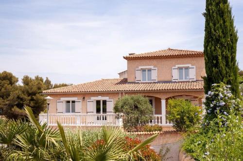 Villa avec piscine, vue étang, climatisation - Location, gîte - Martigues