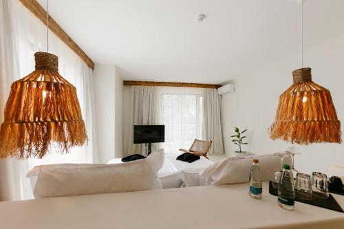 Paradise Bay Hotel - image 12