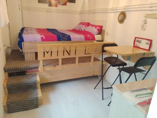 . Studio Mini Lux