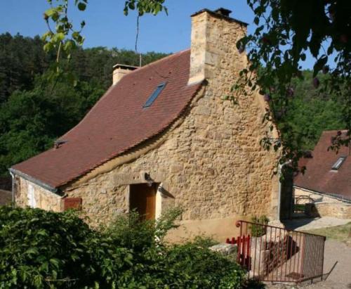 Bâtisse en pierre au cœur du Périgord Noir Gîte Lou Cantou