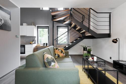 1 queen bed, 1 sofa bed