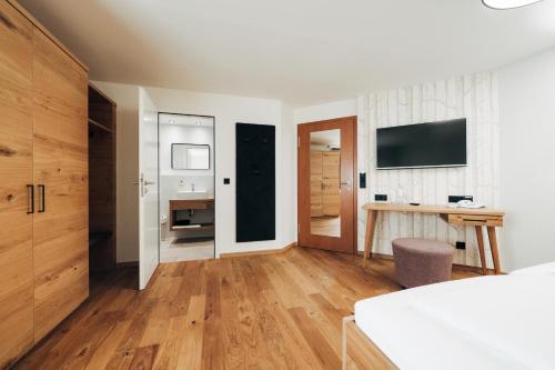 Hotel Neue Krone - image 5