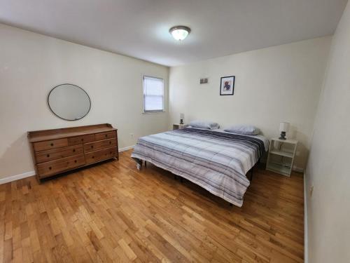 Contemporary & Roomy 2BR apartment near NYC in Jersey City, USA
