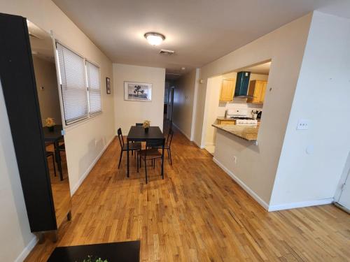 Contemporary & Roomy 2BR apartment near NYC in Jersey City, USA
