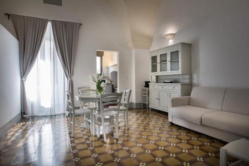  Le Finestre Su Via Roma - Apartments in Matino