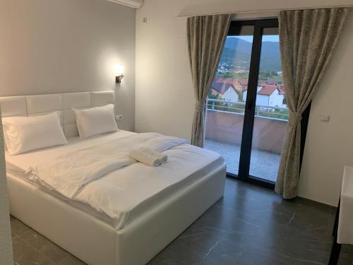 Hotel Albatros in Besim Shala