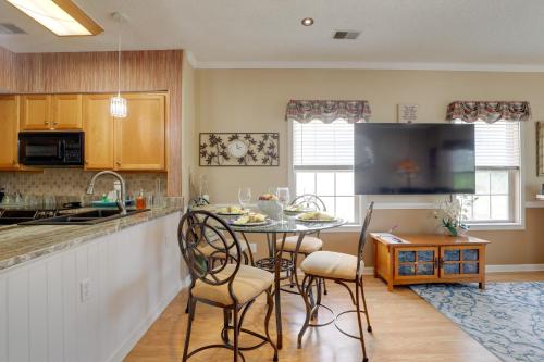 Myrtle Beach Golf Getaway with Pool Access! in Myrtle Beach, USA