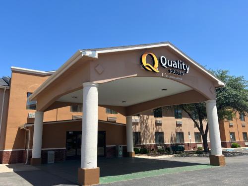 숙소 외관, 퀄리티 스위트 미들랜드 노스 루프 250 (Quality Suites Midland North Loop 250) in 미드랜드 시티 센터