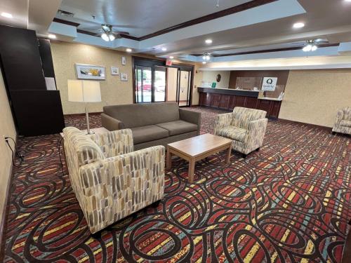 로비, 퀄리티 스위트 미들랜드 노스 루프 250 (Quality Suites Midland North Loop 250) in 미드랜드 시티 센터