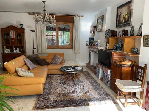 Közös társalgó / TV, habitaciones con piscina privada en casa de campo, Granada in Alhendin