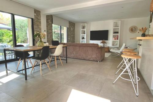 JO 2024 - Maison d'architecte avec jardin in Villeneuve-la-Garenne