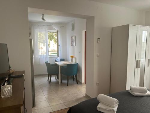 One-Bedroom Apartment image 9
