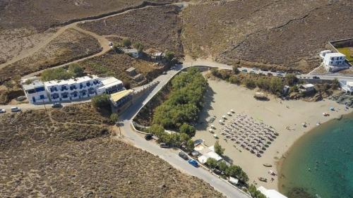 สภาพแวดล้อมโดยรอบ, Kohili Kolibithra in Tinos in ไทโนซ