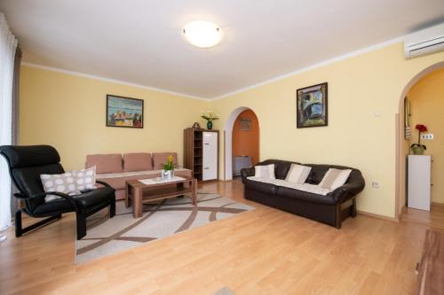 One Bedroom Apartment image 10