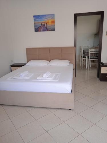 Double Room image 7