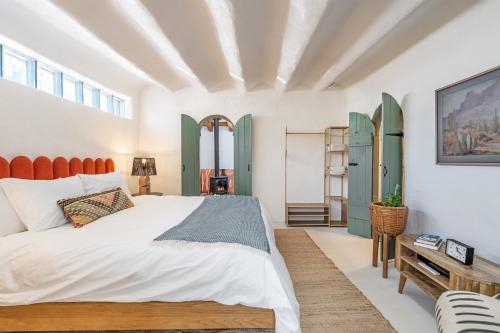 Heart of Santa Fe - Adorable Hideaway - King and Queen - Walk to Everything - Fireplace - AC in Santa Fe, USA