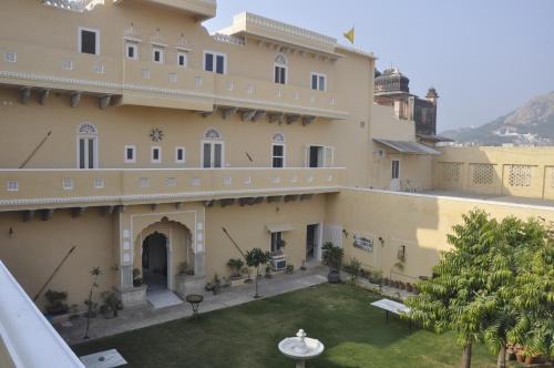 Dārzs, Castle Khandela Hotel in Kandela