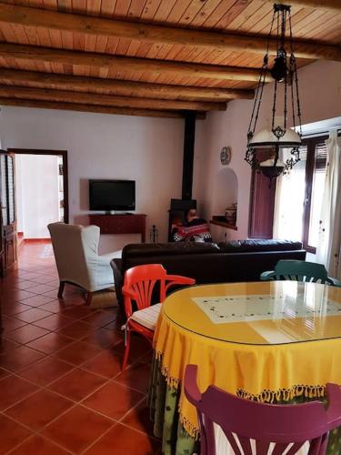 Koplietošanas atpūtas telpa ar TV, Casa Jara in Corteconcepcion