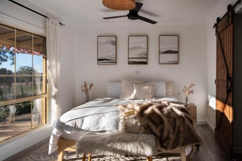 Sunset Retreat - 4 bedroom home with sunset views in Yandoit