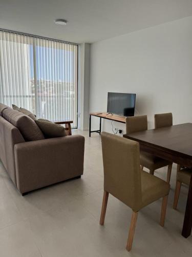 Zona Guemes tres ambientes 2 N 502