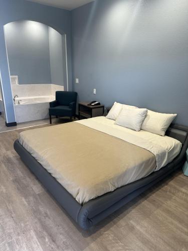 M&M Inn and Suites in Garden Acres Area