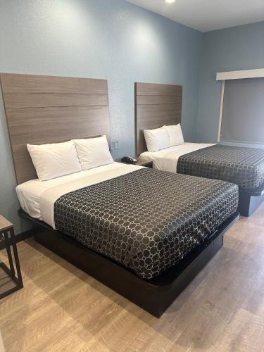 M&M Inn and Suites in Garden Acres Area