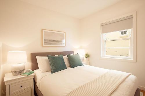 Deco Delight - image 8