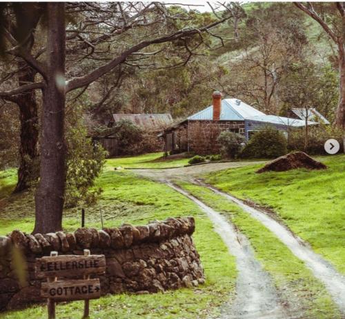 Ellerslie Cottage in Metcalfe