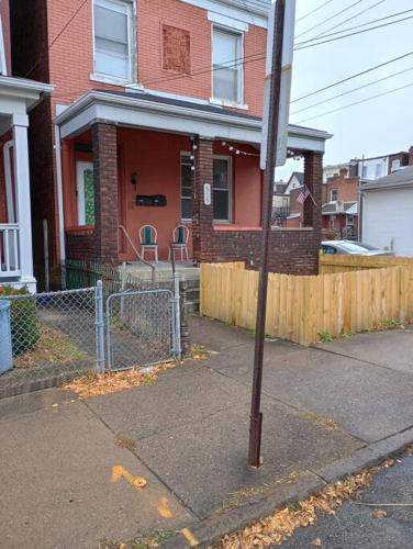 Cato Spacious 5BR Home Oakland Pittsburgh in Pittsburgh, USA