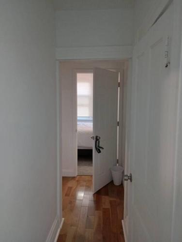 Cato Spacious 5BR Home Oakland Pittsburgh in Pittsburgh, USA